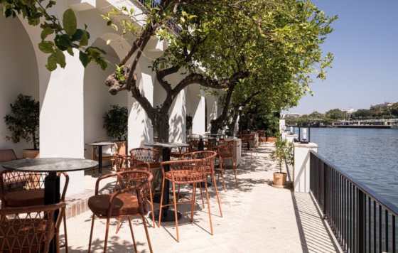 ProfesionalHoreca, terraza de Río Grande el primer restaurante de Grupo Larrumba Holding en Sevilla