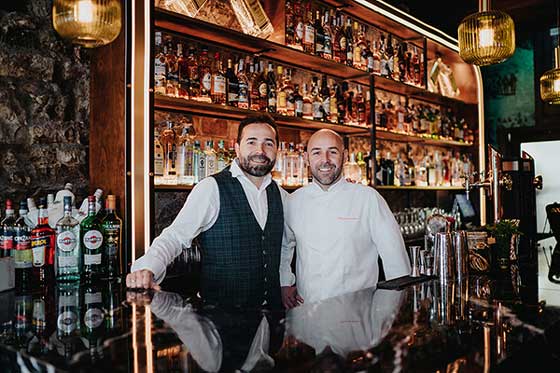 Profesionalhoreca, Borja Cortina y Ricardo Sotres en la elegante bien surtida barra de El Palace de Gijón