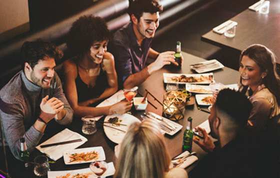 ProfesionalHoreca- grupo en un restaurante, consumo fuera del hogar