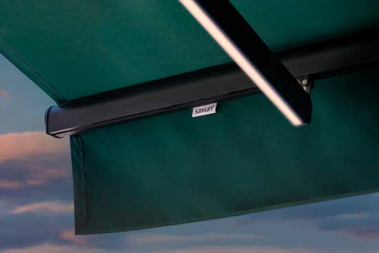 Profesionalhoreca, detalle del tejido del toldo Zeres II de Saxun en la terraza del restaurante El Txoko de Martín