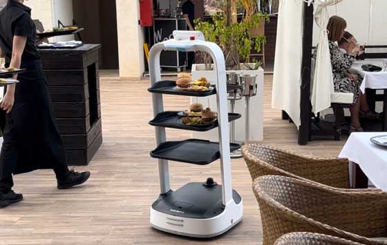 Profesionalhoreca, robot camarero o cobot, robots en el hotel