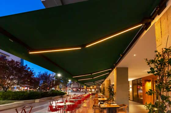 Profesionalhoreca, toldos Zeres II de Saxun en la terraza del restaurante El Txoko de Martín