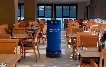Profesionalhoreca, robot de ConBot en el hotel Medplaya