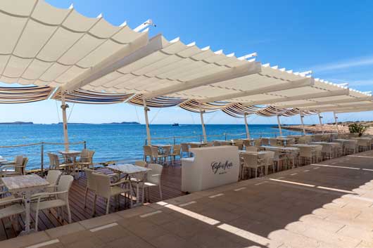 Profesionalhoreca, toldos Aneas de Saxun en el Café del Mar de Ibiza