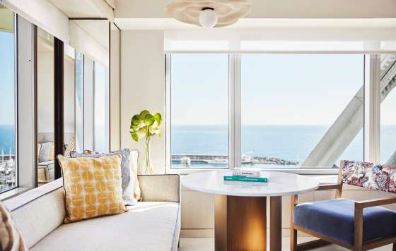  capturando la esencia de la ciudad a través de la naturaleza, la arquitectura, la luz y la artesanía local,