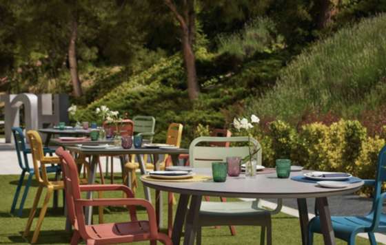 ProfesionalHoreca- colección de sillas y sillones Cannes de Grosfillex