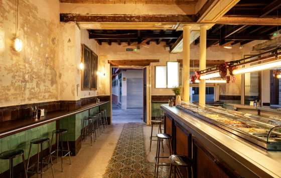 Profesionalhoreca, interior de la cervecería Baturrones, en Sevilla