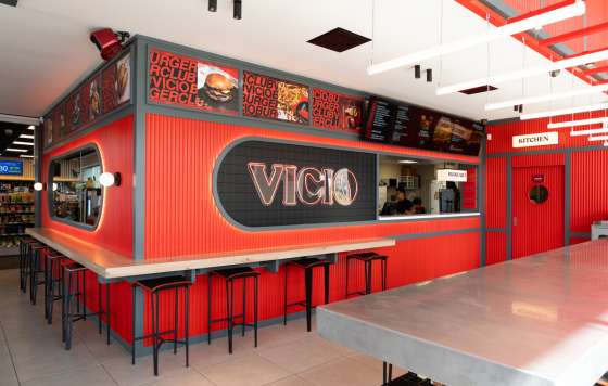 Profesional Horeca, interior de la hamburgueseria Vicio en la estación Moeve en Getafe