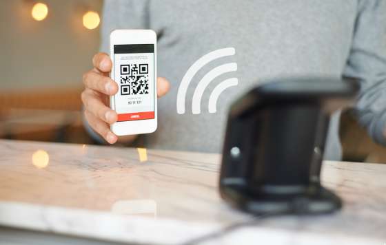 ProfesionalHoreca- pagando con el móvil, IA en hoteles