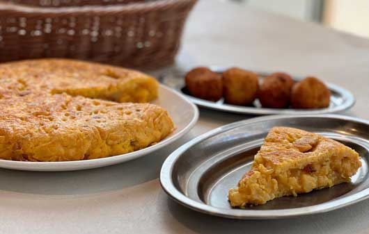 Profesionalhoreca, tortilla y croquetas del restaurante Adicto y Adicta de Roig Arena