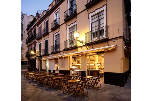 Profesionalhoreca, terraza de la cervecería Baturrones, en Sevilla