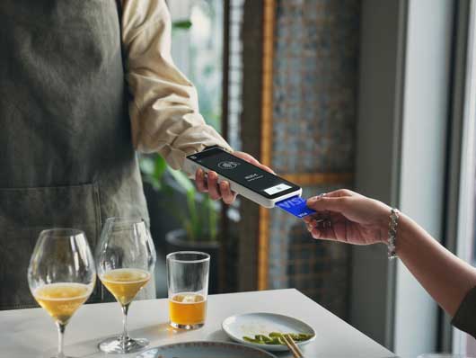 Profesionalhoreca, pago con dispositivo TPV portátil Square Handheld