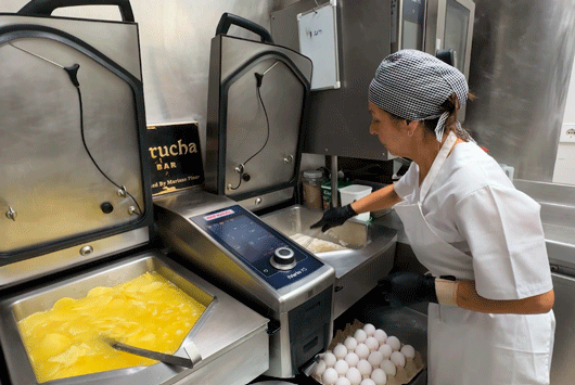 Profesional Horeca, cocina del bar Jurucha con equipos Rational