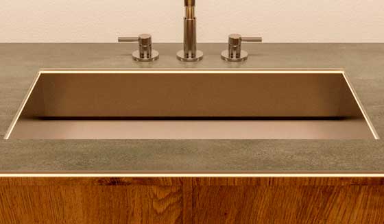 Profesionalhoreca, encimera con iluminación integrada TPB Lux en un lavabo