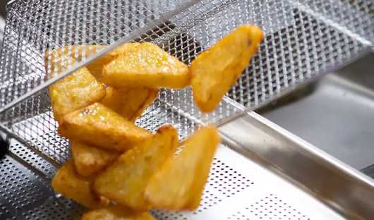 Profesional Horeca, patatas fritas con freidora OptiOil e-XP de Electrolux Professional