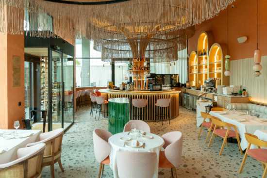 Profesional Horeca, sala principal del restaurante Almara