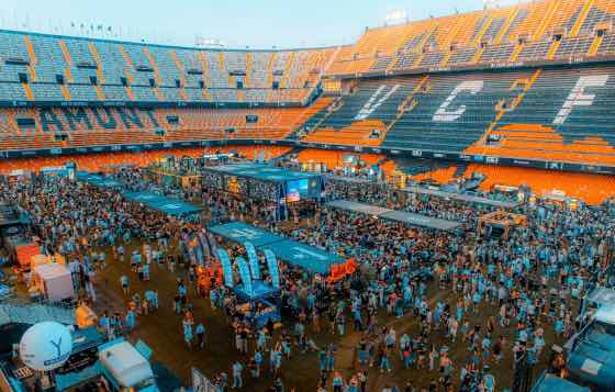 Profesionalhoreca, como siempre, el público será el protagonista. En cada localidad, decidirá qué hamburgueserías subirán al podio. Y se competirá, primero, por la “Mejor hamburguesa de España” y, posteriormente, por la “Mejor hamburguesa de Europa”. 