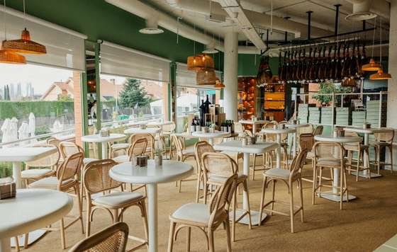 ProfesionalHoreca, zona de restaurante de Del Amo. del Grupo Barbillón