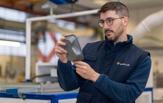 sistema que une comida preparada y retorno automático de envases reutilizables y trazables