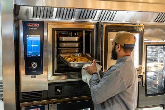 Profesional Horeca, Cocinando en un iHexagon de Rational en el estadio del Tottenham