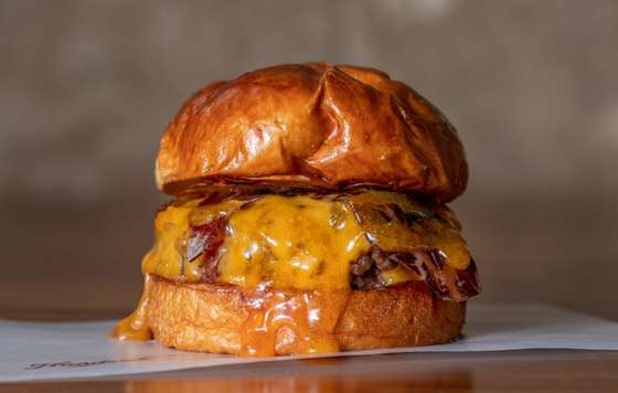 Profesional Horeca- Hamburguesa de Hundred Burgers, mejor hamburguesería del mundo 2026