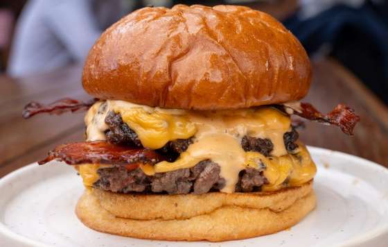 Profesional Horeca- Hamburguesa de Hundred Burgers, mejor hamburguesería del mundo 2026