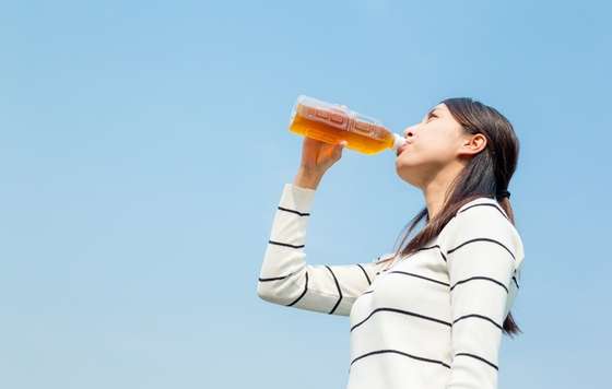 ProfesionalHoreca- bebiendo Fuze Tea, té listo para beber (RTD), 