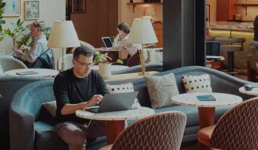 Profesional Horeca, Salón de un hotel The Hoxton, por Livit