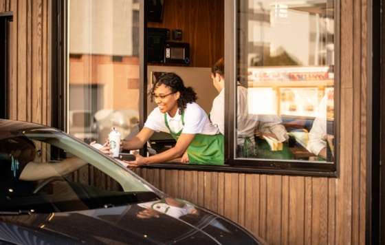 Profesional Horeca, servicio al coche en Starbucks Auto Madrid