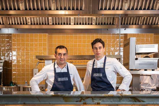 Profesional horeca, Paolo Casagrande (chef ejecutivo) y Andrea Fiori (jefe de cocina) de Ostería Condal