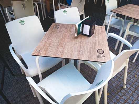 Profesional Horeca, sillas de terraza hechas con cápsulas y posos de café, Nestlé Professional 