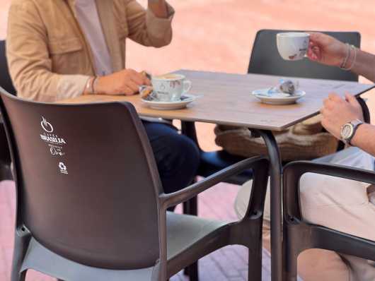 Profesional Horeca, sillas de terraza hechas con cápsulas y posos de café, Nestlé Professional 