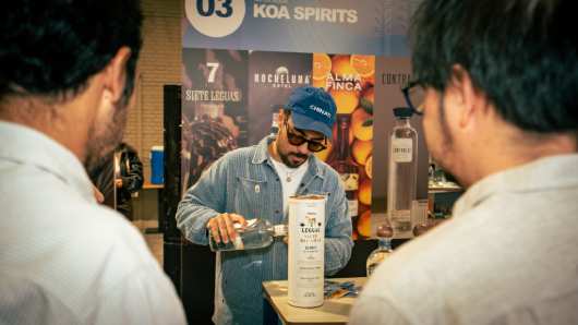 Profesional Horeca, degustación en la feria de destilados mexicanos Piña Agavera
