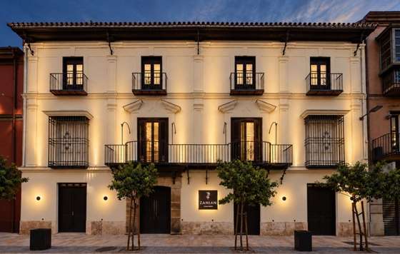 Profesional Horeca- 
fachada de Zanjan Palace Hotel palacete barroco del siglo XVIII en Málaga, operado por Stay Unique,