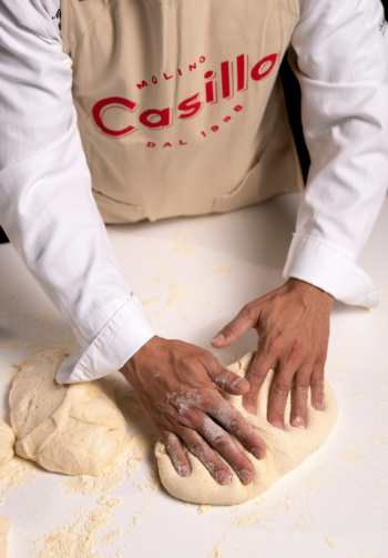 Profesional Horeca, elaborando harina de Molino Casillo